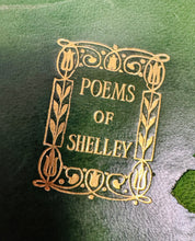 Load image into Gallery viewer, Llyfr ‘Poems of Shelley’ lledr Hynafol wedi argraffu yn 1908 gan Macmillan &amp; co / Antique leather ‘Poems of Shelley’ book published by  Macmillan &amp; co in 1908
