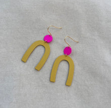 Load image into Gallery viewer, Clustlysau Dolly Jack &amp; Freda / Jack &amp; Freda Dolly Earrings
