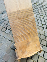 Load image into Gallery viewer, Washboard penlinio pren Hynafol a oedd yn cael ei ddefnyddio yn Ffrainc fel cosb / Antique wooden washboard kneeling device used for scrubbing clothes in France as a punishment
