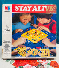 Load image into Gallery viewer, Gêm ‘Stay Alive’ Vintage o 1975 / ‘Stay Alive’ Vintage game from 1975
