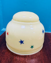 Load image into Gallery viewer, Lampshade gwydr melyn Vintage o’r 50au efo sêr coch, glas a glas / Vintage yellow glass lampshade from the 50s with red, blue and green stars
