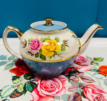 Load image into Gallery viewer, Tebot rhosod Sadler o 1930-50 / Sadler roses teapot from 1930-50
