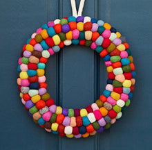 Load image into Gallery viewer, Wreath ffelt amryliw / Multicoloured felt wreath
