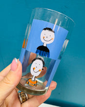 Load image into Gallery viewer, Pâr o wydrau Vintage bechgyn a merched / Vintage pair of boys and girls tumblers

