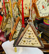 Load image into Gallery viewer, Ffrâm bychan ‘Nadolig 1af’ / ‘Nadolig 1af’ small frame
