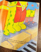 Load image into Gallery viewer, Llyfr ‘Camu’n saff gyda Superted’ o 1986 /  ‘Camu’n saff gyda Superted’ book from 1986
