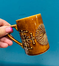Load image into Gallery viewer, Set o 4 cwpan coffi amber brown Retro Portmeirion Totem o’r 70au / Set of 4 amber brown Retro Portmeirion Totem coffee cups from the 70s
