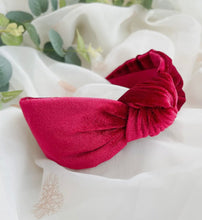 Load image into Gallery viewer, Band gwallt melfed moethus coch llachar / Bright red luxury velvet headband
