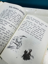 Load image into Gallery viewer, Llyfr Mawr y Plant rhif 3 clawr meddal Vintage / Vintage soft cover Llyfr Mawr y Plant rhif 3
