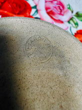 Load image into Gallery viewer, Pot ‘Siwgwr’ Crochendy Tregaron o’r 70au / Tregaron Pottery ‘Siwgwr’ pot from the 70s

