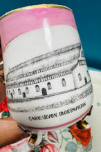 Load image into Gallery viewer, Potyn Lustreware pinc Hynafol a phrin ‘Caernarvon Iron Pavilion’ (1877-1961) / Rare Antique pink Lustreware ‘Caernarvon Iron Pavilion’ (1877-1961) pot
