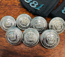 Load image into Gallery viewer, Casgliad o ‘lapels’, botymau a bathodynau Constabulary Heddlu De Cymru / Collection of South Wales Constabulary lapels, buttons and badges
