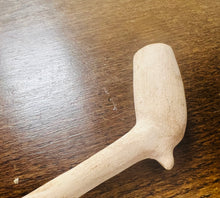 Load image into Gallery viewer, Pîb clai Hynafol hir o’r 19fed Ganrif / Antique long clay pipe from the 19th Century
