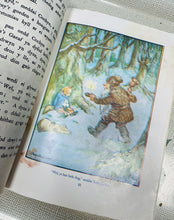 Load image into Gallery viewer, Llyfr Mawr y Plant rhif 1 clawr meddal Vintage / Vintage soft cover Llyfr Mawr y Plant rhif 1
