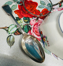 Load image into Gallery viewer, Powlen weini James Kent flodeuog wyth ochr Vintage mewn stand EPNS a llwy weini fawr / Vintage floral octagonal James Kent serving bowl in an EPNS stand and with a large serving spoon
