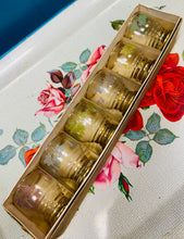 Load image into Gallery viewer, 6 gwydryn shot Vintage o’r 50au yn eu bocs gwreiddiol / 6 Vintage 1950s shot glasses in their original box
