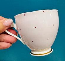 Load image into Gallery viewer, Trio bone china Dakin Vintage pinc golau a polca dot piws / Vintage pale pink and purple polka dot Dakin bone china trio
