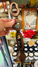 Load image into Gallery viewer, Llwy Garu Gymreig 3 pêl wedi’i wneud â llaw / Handmade 3 ball Welsh Love Spoon

