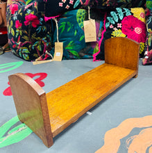 Load image into Gallery viewer, Silff lyfrau derw Arts &amp; Craft bychan / Small oak Arts &amp; Craft book shelf
