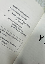 Load image into Gallery viewer, Llyfr Ladybird Cymraeg ‘Y Tŷ Mawr’ Vintage o 1971 / Welsh Vintage ‘Y Tŷ Mawr’ Ladybird book from 1971
