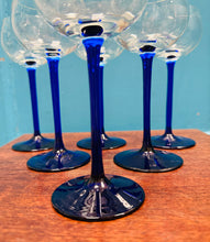 Load image into Gallery viewer, 6 gwydryn gwin coes glas Retro prin o’r 70au / 6 rare Retro blue stem wine glasses from the 70s
