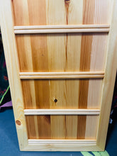 Load image into Gallery viewer, Bwrdd Emynau wedi ei wneud â llaw allan o bren Pîn / Hanging Emynau board made by hand out of Pine wood
