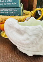 Load image into Gallery viewer, Dysgl fechan ‘bone china’ Coalpoart siâp cragen / White Coalport bone china small dish shell shaped
