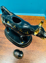 Load image into Gallery viewer, Jwg hufen buwch ddu ac aur Crochenwaith Staffordshire Jackfield Hynafol o 1860 / Antique Staffordshire Jackfield Pottery black and gold cow creamer from 1860
