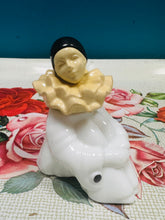 Load image into Gallery viewer, Potel perfume Vintage Avon siâp clown Pierrot / Vintage Pierrot clown Avon perfume bottle
