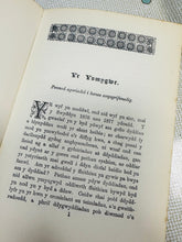 Load image into Gallery viewer, Cyfrol ‘Y Siswrn’ gan Daniel Owen, trydydd argraffiad o 1937 / Third edition of ‘Y Siswrn’ volume by Daniel Owen from 1937
