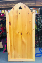 Load image into Gallery viewer, Bwrdd Emynau wedi ei wneud â llaw allan o bren Pîn / Hanging Emynau board made by hand out of Pine wood
