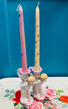 Load image into Gallery viewer, Pâr o ganhwyllbrenau seramig Ceriwbiaid Fictoraidd / Pair of ceramic Victorian Cherub candlesticks
