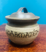 Load image into Gallery viewer, Pot Marmalêd Crochenwaith Tregaron Retro o’r 70au / Retro Tregaron Pottery ‘Marmalêd’ pot from the 70s
