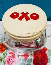 Load image into Gallery viewer, Jar wydr fawr OXO cube o ganol yganrif ddiwethaf / Mid Century large OXO cube glass jar
