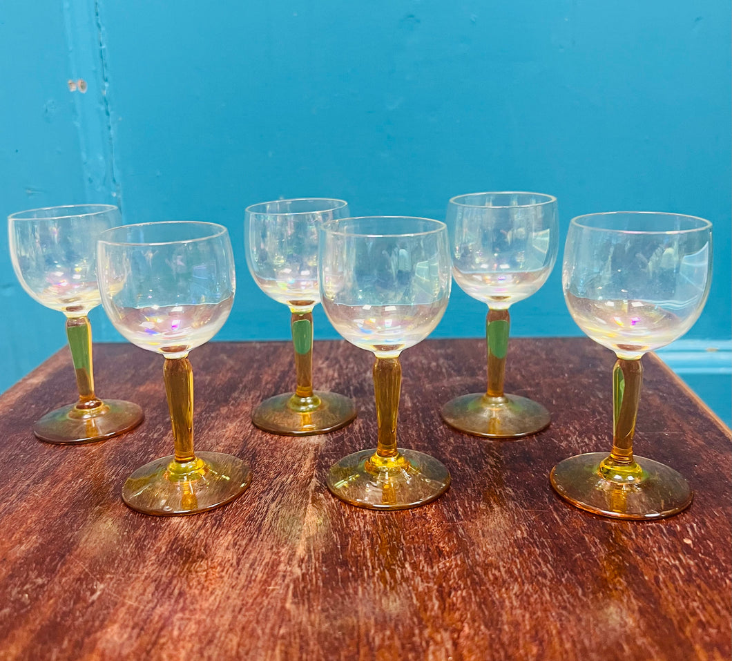 Set o chwe gwydryn bychan Vintage gyda choesau amber / Set of six small drinking glasses with amber stems