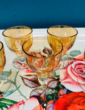 Load image into Gallery viewer, Set o 6 gwydr aperitif aur Lustre bychan Vintage / Vintage set of 6 Lustre gold small aperitif glasses
