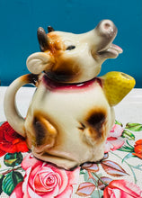 Load image into Gallery viewer, Tebot Vintage ‘Price Kensington’ siâp buwch wedi’w beintio â llaw / Vintage ‘Price Kensington’ ceramic hand painted cow shaped teapot
