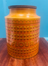 Load image into Gallery viewer, Jar blawd mawr Hornsea Saffron Vintage Retro o’r 70au / Vintage Retro large Hornsea Saffron Flour jar from the 70s
