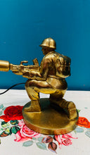 Load image into Gallery viewer, Lamp milwr tegan aur / Gold toy soldier lamp
