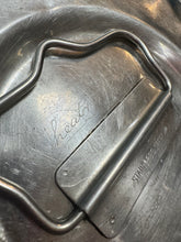 Load image into Gallery viewer, Bocs Stainles Steel Hynafol oedd yn diheintio menyg llawfeddyg o’r enw O.V.Jones o’r hen Ysbyty St David’s, Bangor / Antique Stainless Steel medical glove disinfection box that was owned by a Sergeon called O.V.Jones, St David’s Hospital, Bangor
