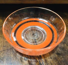 Load image into Gallery viewer, Powlen Wydr Vintage Retro efo gwaelod lliw oren /
Vintage Retro Glass Bowl with orange frosted base
