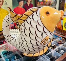 Load image into Gallery viewer, Jwg ddŵr fawr Laguna siâp pysgodyn / Large Laguna fish shaped water jug
