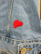 Load image into Gallery viewer, Gwasgod denim ail law maint 10 gyda patches lliwgar hwyliog (ET) / Second hand size 10 denim waistcoat with colourful fun patches (ET)
