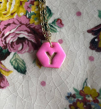 Load image into Gallery viewer, Mwclis Hexagon Y aur / Hexagon gold Y necklace
