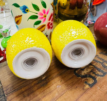 Load image into Gallery viewer, Potiau halen a pupur seramig siâp lemon / Lemon shaped ceramic salt and pepper pots
