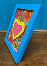 Load image into Gallery viewer, Ffrâm glas calon ‘Cariad’ Mexicanaidd wedi ei wneud â llaw / Handmade Mexican ‘Cariad’ heart in a blue frame
