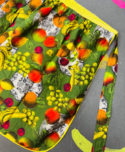 Load image into Gallery viewer, Ffedog Hanner ffrwythau Vintage Retro o’r 60au / Vintage Retro fruit half apron from the 60s
