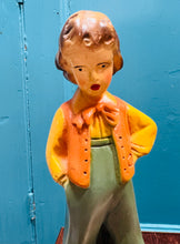 Load image into Gallery viewer, Pâr o fachgen a merch chalkware Vintage o’r 30au wedi eu peintio â llaw /
Pair of hand painted Vintage chalkware boy and girl from the 30s
