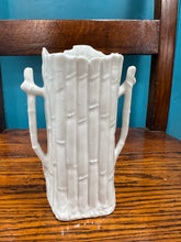 Load image into Gallery viewer, Vase blodeuyn Ladis Cymreig Hynafol / Antique Welsh Ladies bud vase
