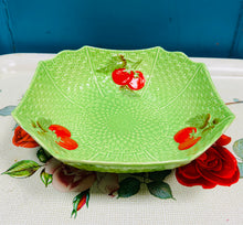 Load image into Gallery viewer, Powlen salad fawr Crown Devon Vintage / Vintage large Crown Devon salad bowl
